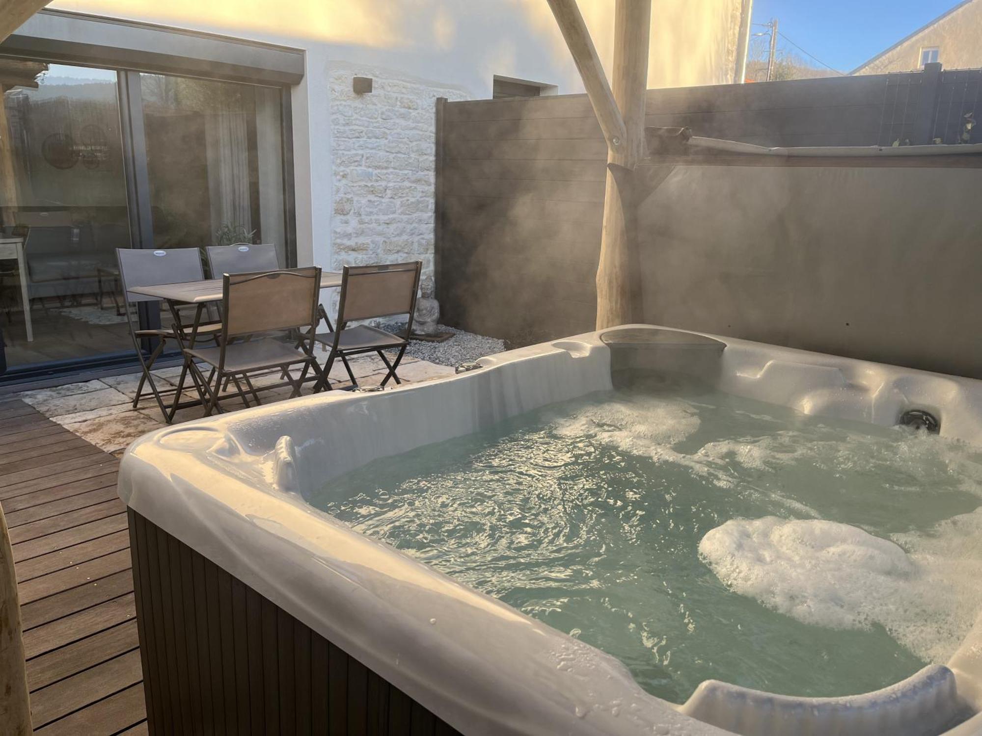 Sejour Detente - Appart'Hotel N 1 Avec Jaccuzi, Piscine Et Petit-Dejeuner Chouzelot Exterior foto